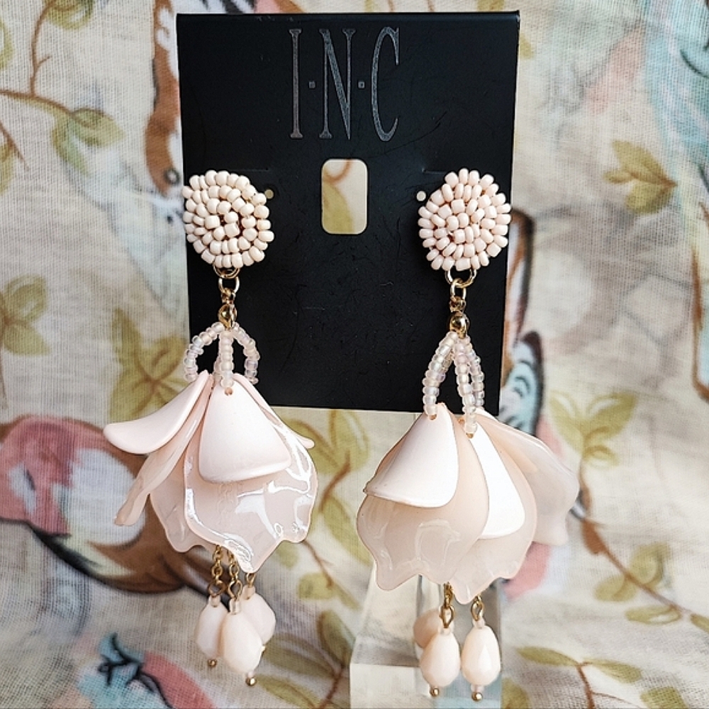 INC Brand Nude Blush Pink Lucite Flower Petal Gold Tone Pierced Earrings NOC